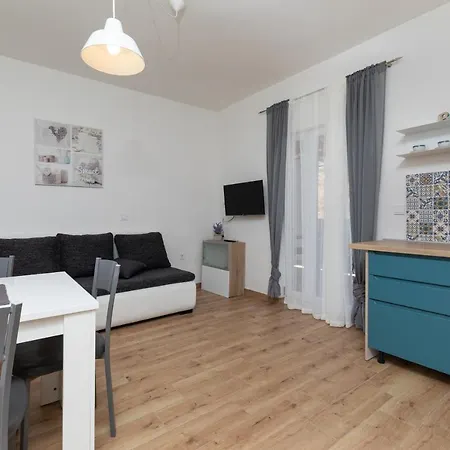 Apartment By The Sea Mimice, Omis - 2736 Mimice